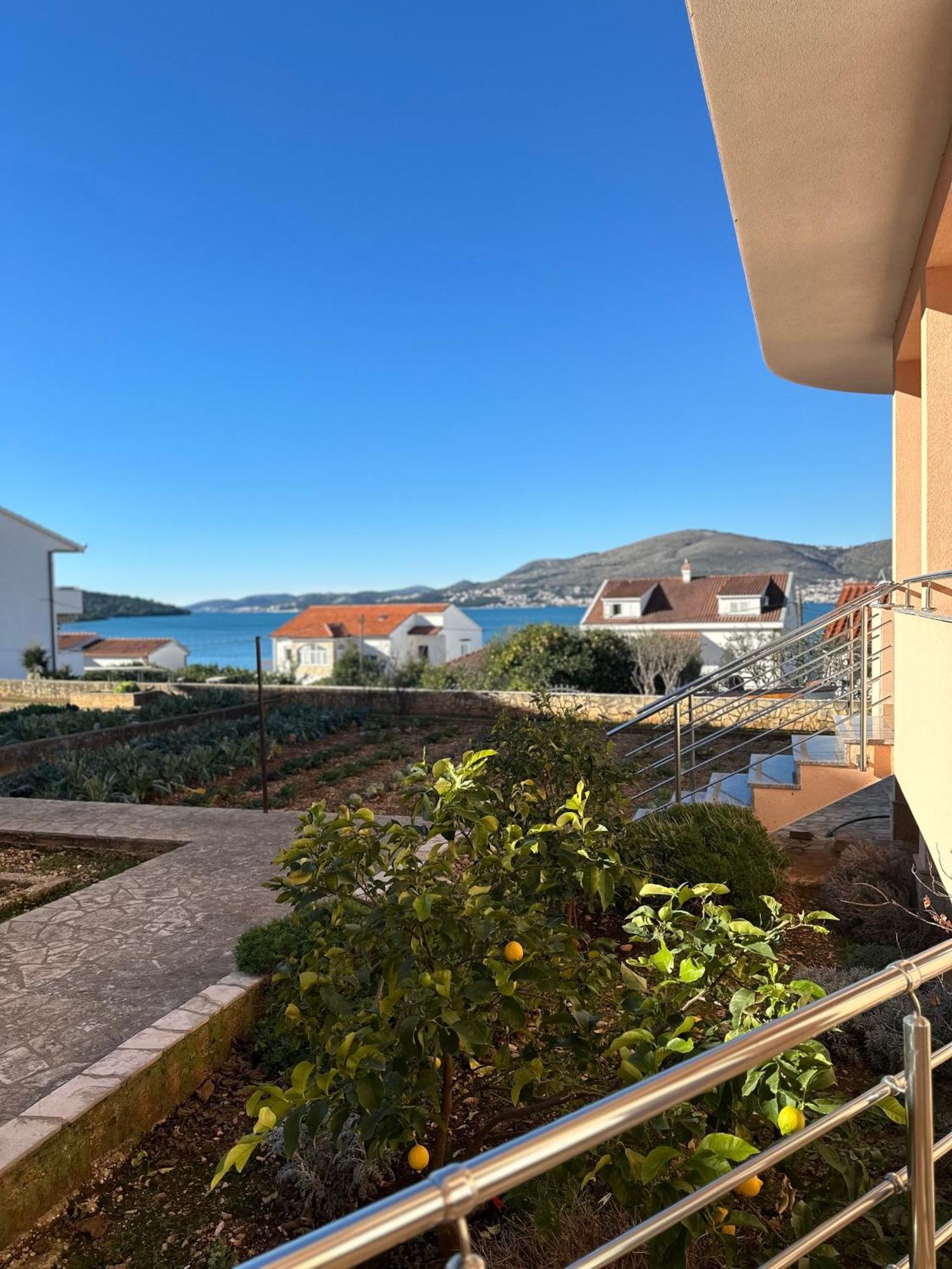 Apartments Zlatka Трогир Екстериор снимка