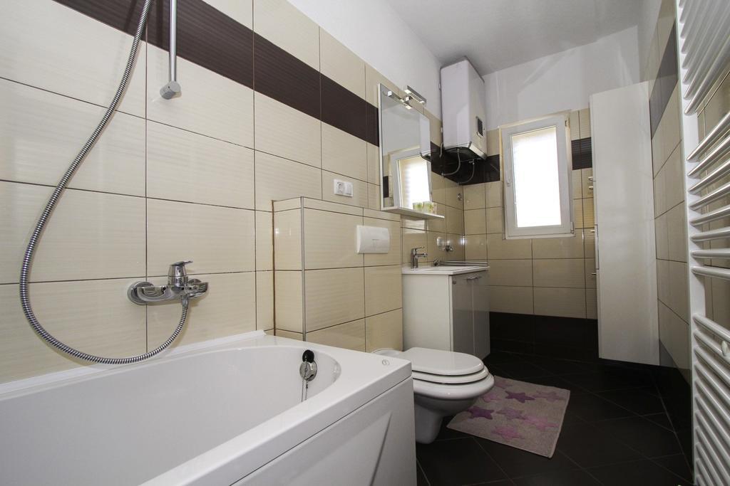 Apartments Zlatka Трогир Стая снимка